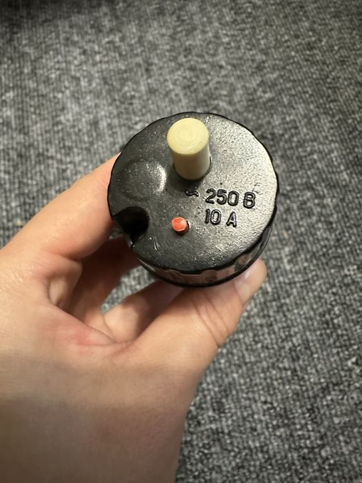 Низьковольтні автоматичні запобіжники 10А