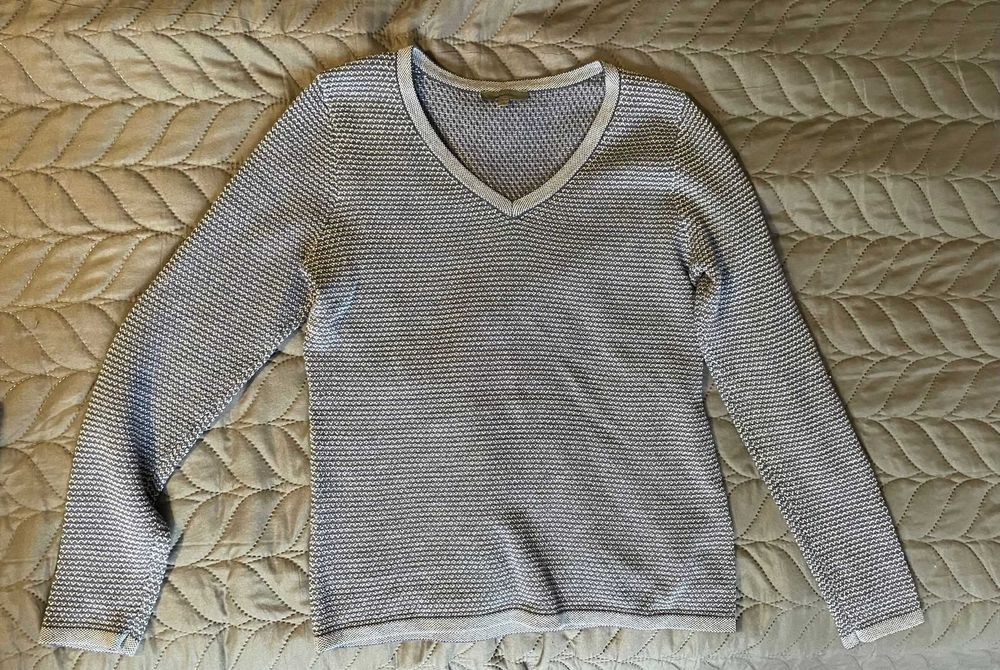 Sweter w serek Montego