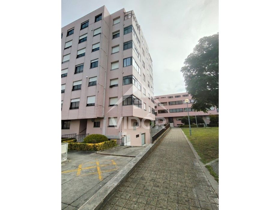 Garagem Bernardim Ribeiro junto a Circunvalação