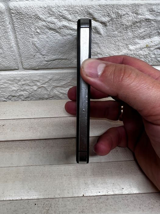 Продам IPhone 4s на айклауді