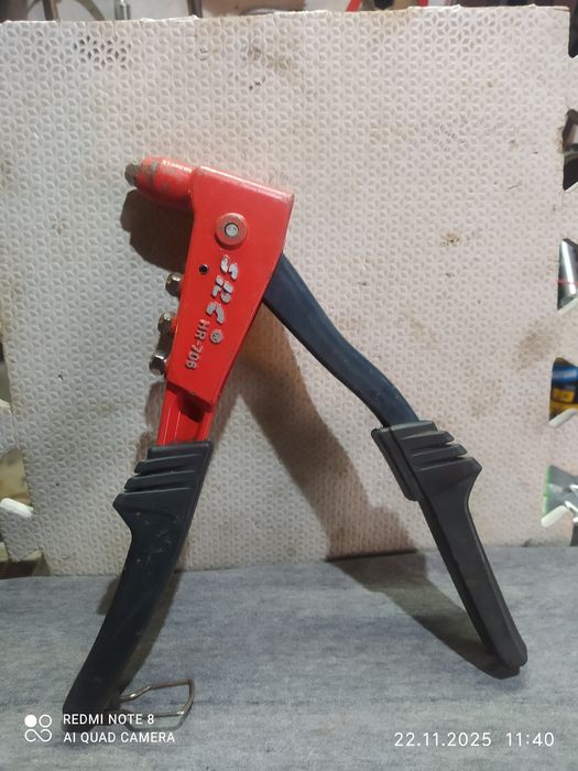 Клепочник пистолет для заклёпок!  В отличном состоянии!