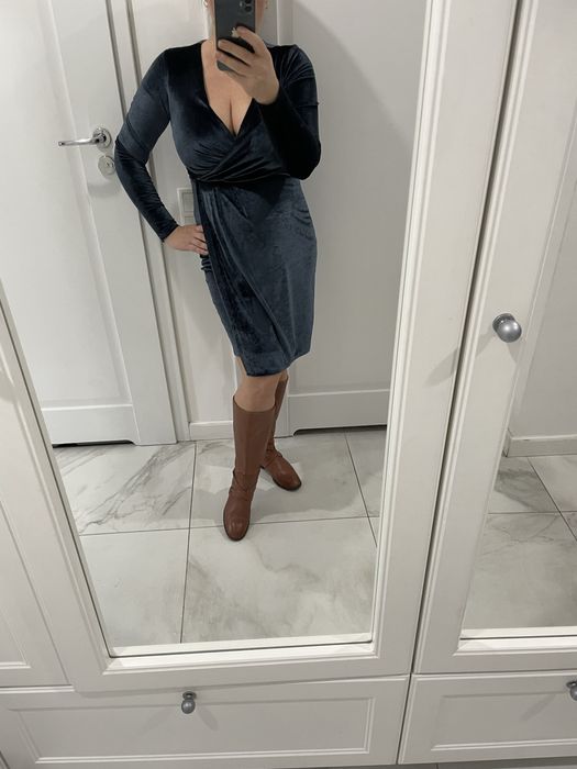 Sukienka Reserved welurowa kopertowa