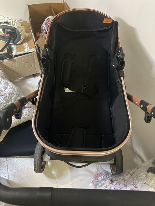 Vendo carrinho de bebé com ovo