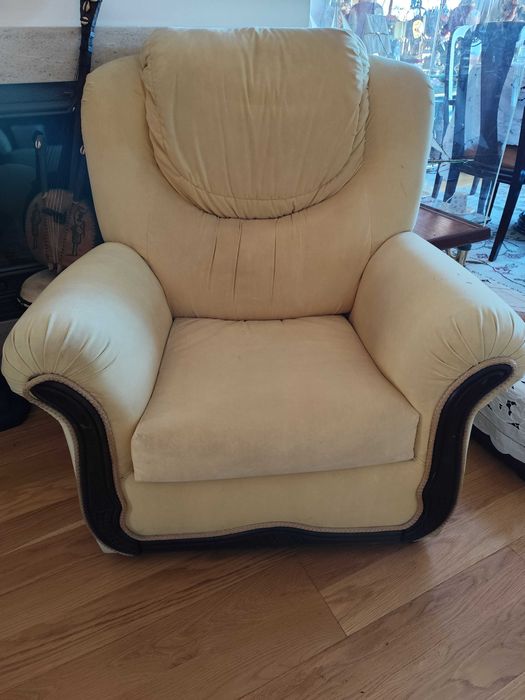 Sofá e poltrona em óptimo estado