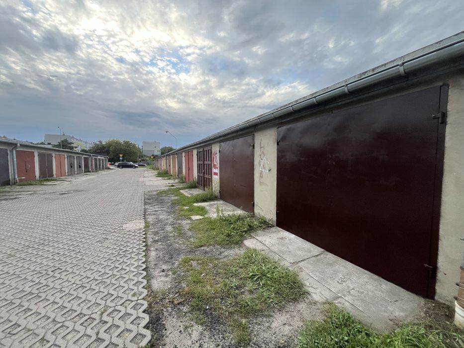 Garaż sprzedam 18m2 między Lidlem, a  Biedronką