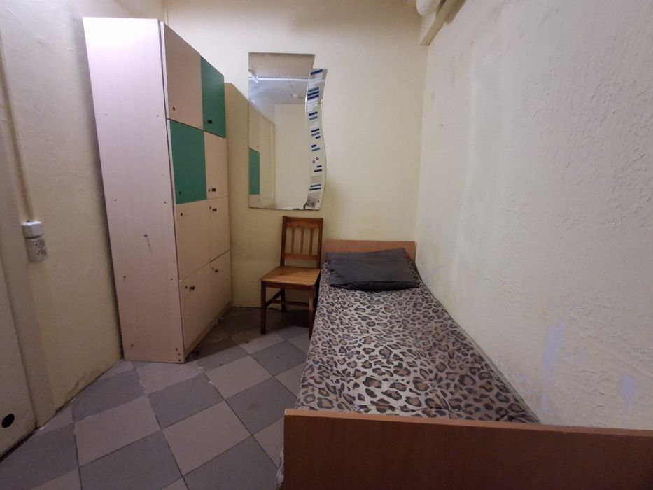Здається кімната в гуртожитку