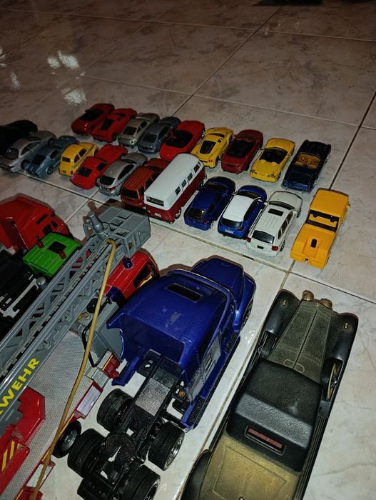Miniaturas em bom estado geral 1:43 / 1:32