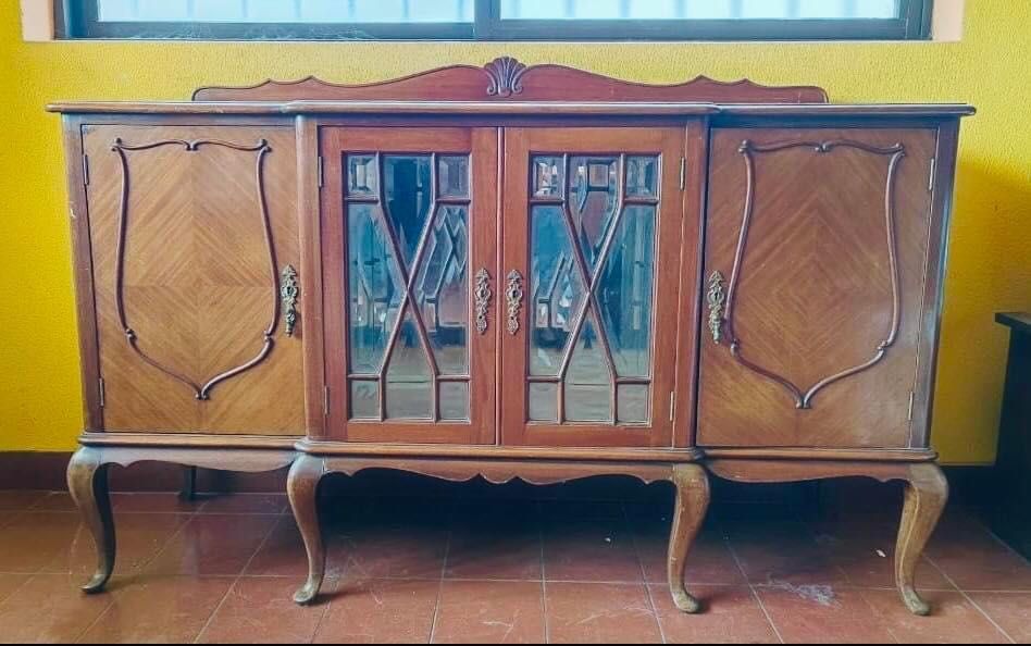 Móvel aparador antigo