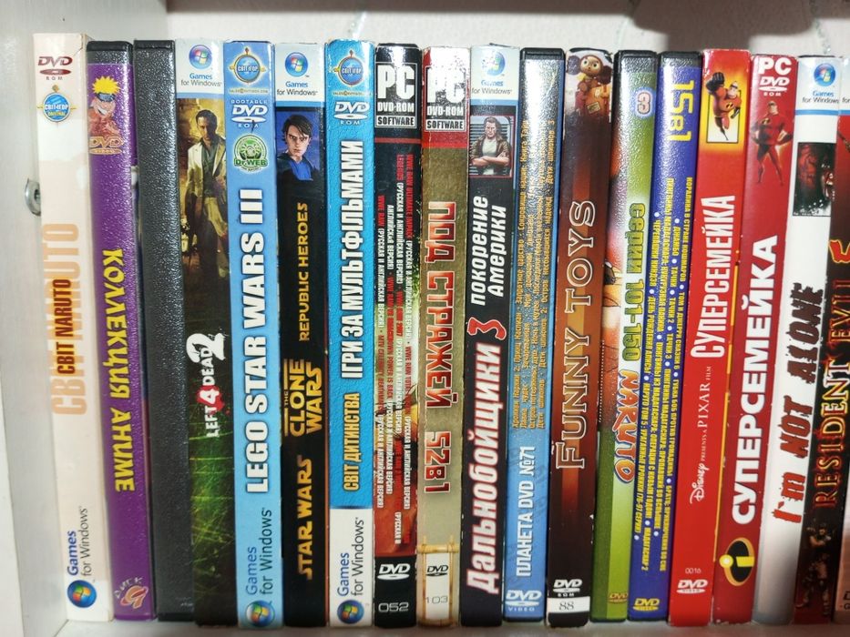 Діски з відео іграми DVD