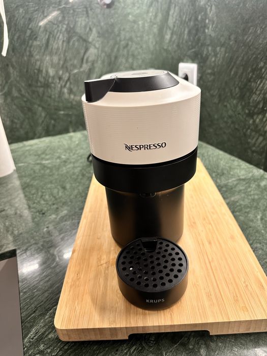 Maquina de café NESPRESSO vertuo como nova