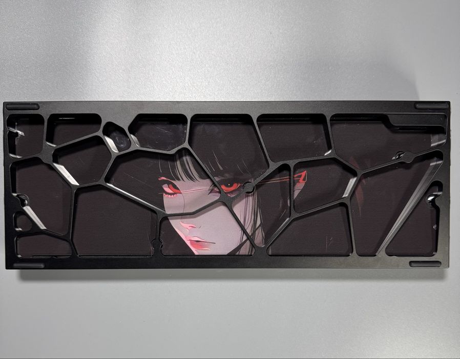 Механічна клавіатура з акриловим бекплейтом