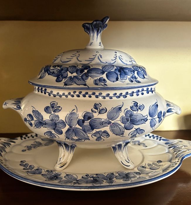 Terrina antiga com prato