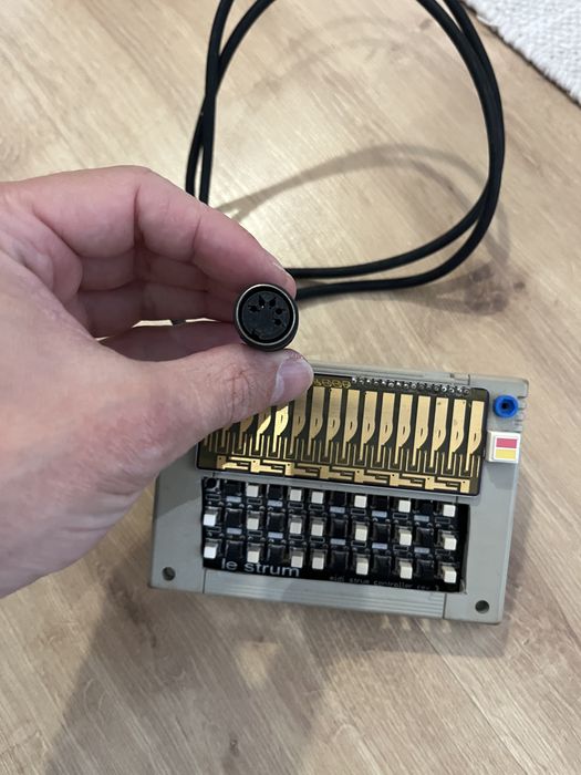 Le Strum MIDI Controller449960138076989441