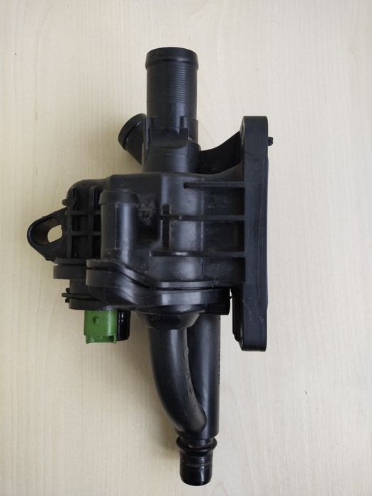 Термостат Peugeot 3008 1.6 HDi.