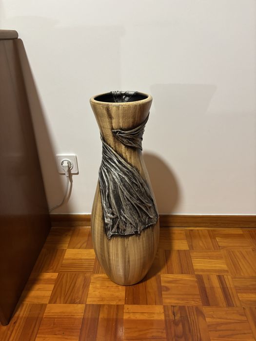 Jarrao decorativo com flores