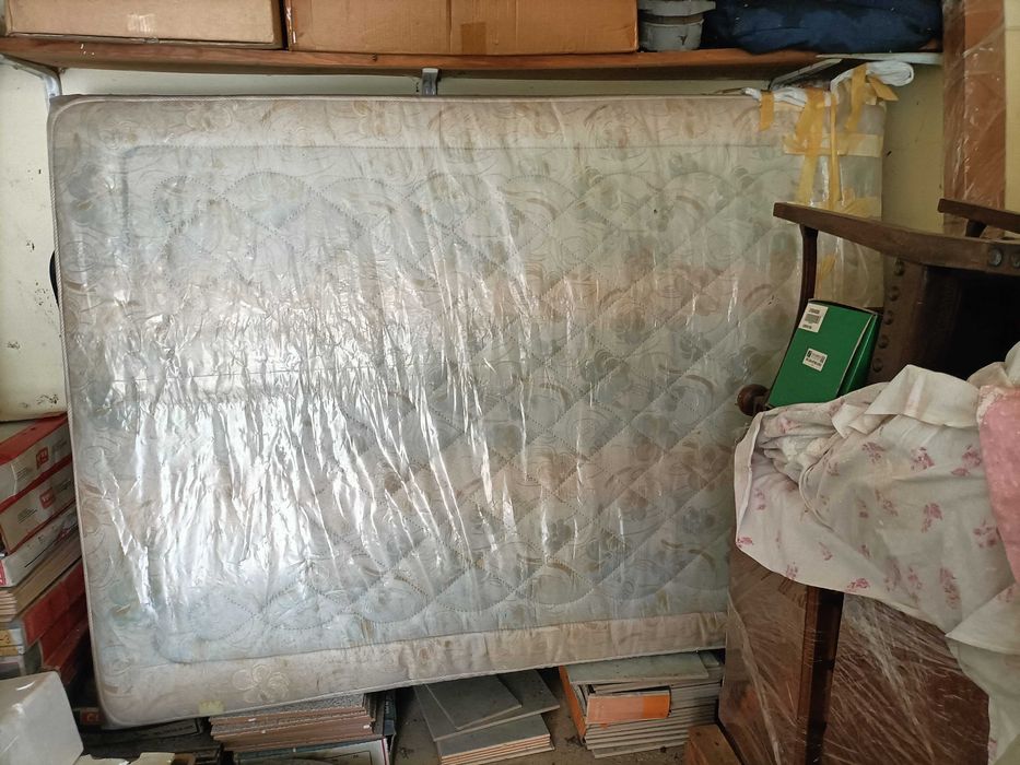 Conjunto cama de casal e dois camiseiros