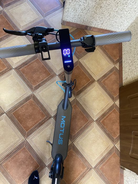 Hulajnoga elektryczna Motus scooty 10 lite 2022