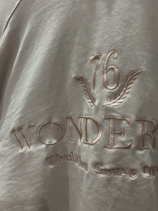 Bluza z wyhaftowanym nadrukiem
