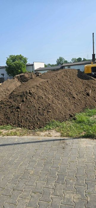 Ziemia Przesiewana Humus | Materiały budowlane z transportem