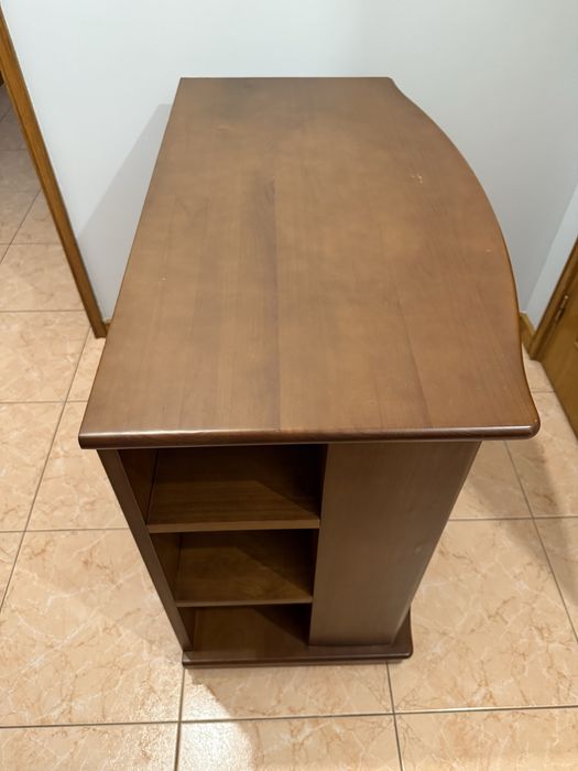 Móvel para TV com rodas