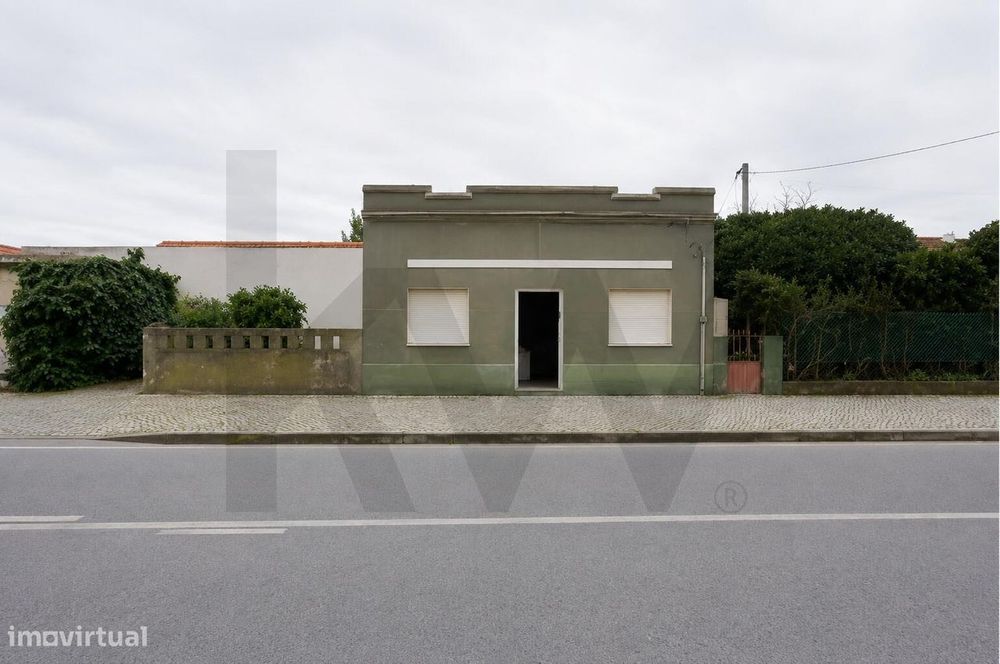 Moradia T1 com Anexo e Amplo Terreno | Excelente Potencial de Valoriza