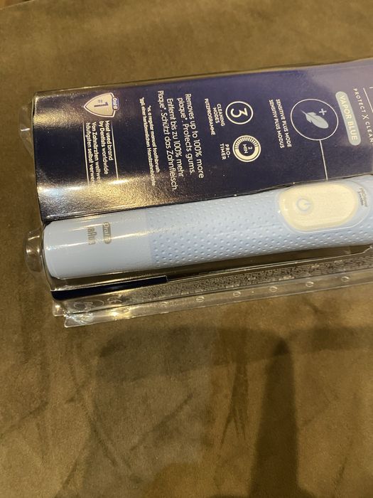 Escova eletrica Oral-B nova
