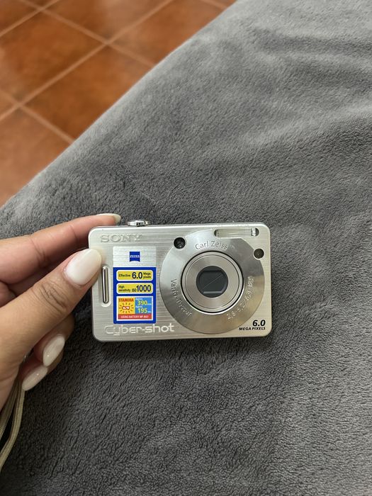 Sony Cyber-shot de 6 MP com lente Carl Zeiss