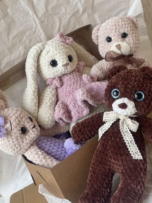 Вʼязані іграшки ручної роботи