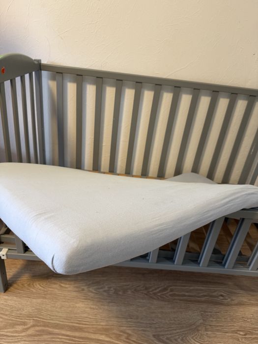 Дитяче ліжко з  буку  сіре