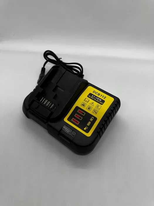 Aparafusadora DEWALT + 2 Baterias + 1 Carregador + 1 Saco Transporte