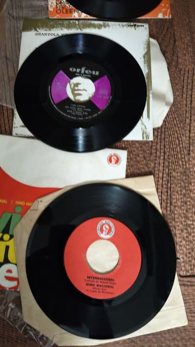 Paulo de Carvalho novo 
José Afonso 
Coimbra tem mais encanto 
Avante Camarada 
Vitoria Liberdade 
Capas e discos muito bom estado
15€