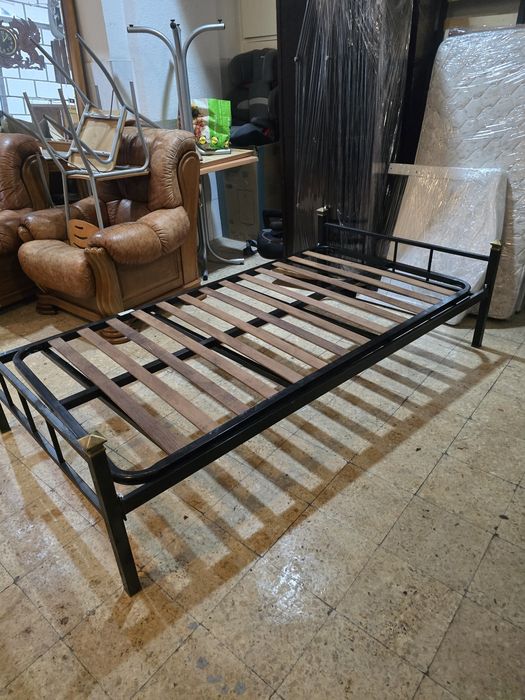 Cama de ferro solteiro