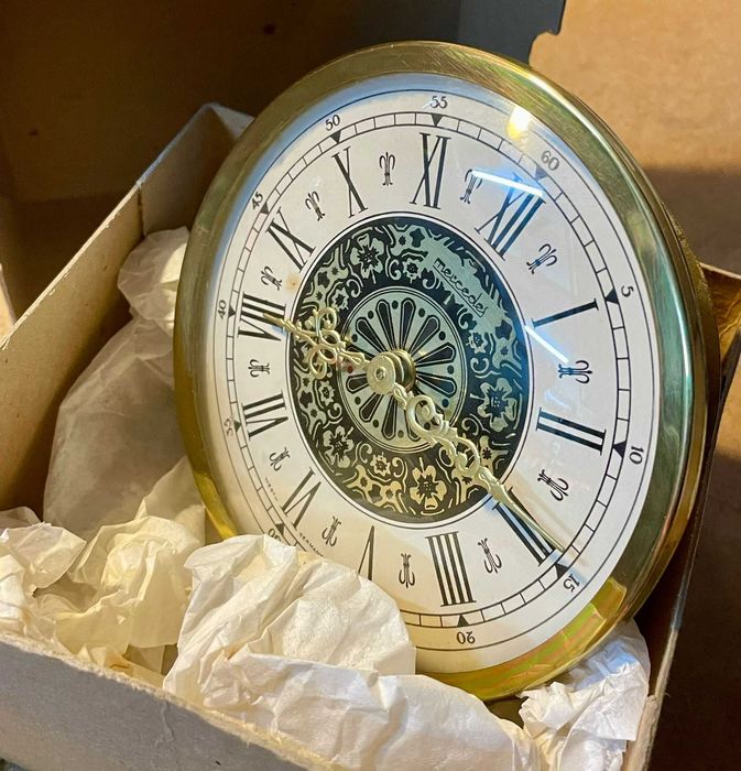 Relógio antigo de corda nunca usado