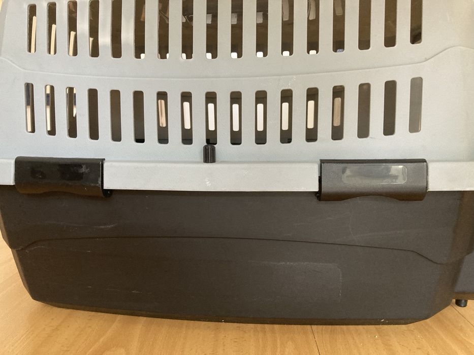 Gaiola de transporte rigida em excelente estado