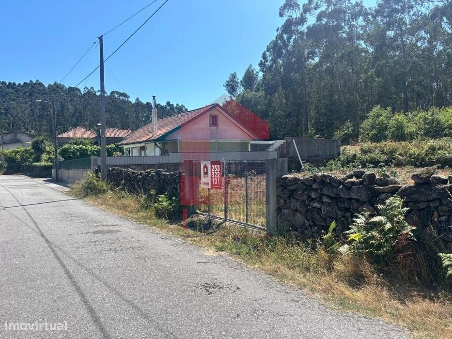 Land for Construction, Godinhaços