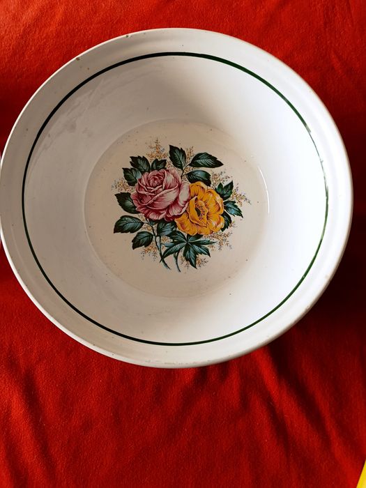 Prato e saladeiras antigas