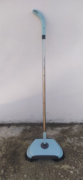 Vendo Vassoura Easy Clean (Não é elétrica)