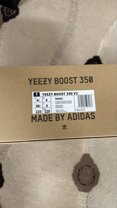 YEEZY boost 350 v2 cloud white