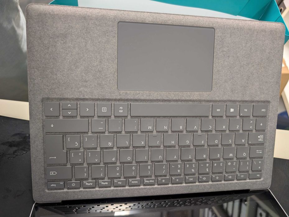 Microsoft Surface Laptop 4 AMD Ryzen5 2.20GHz 8GB 256GB SSD 13.3 touch