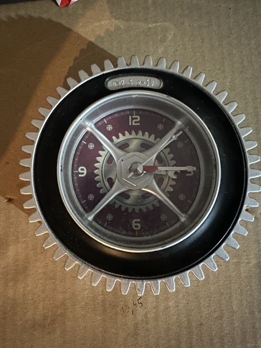 Relógio a pilhas a funcionar