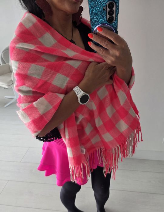 Szal szalik neonowy rozowy kratka frędzle 180 na 70 duży
