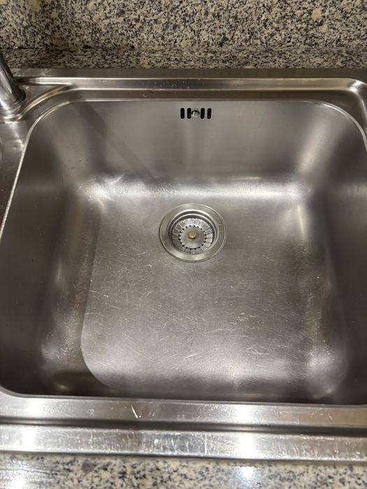 Lava-loiça com torneira