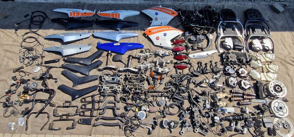 Suzuki DL650 V STROM zegar owiewka boczek wypełnienie osłona linka oś