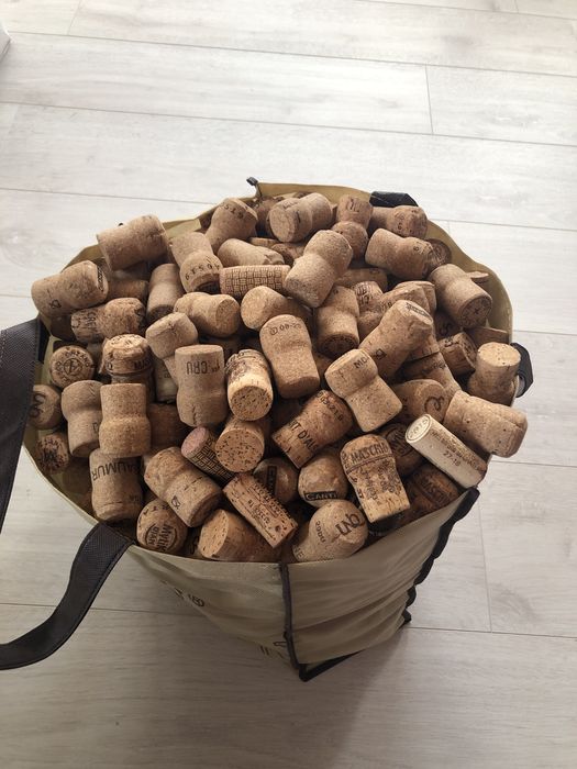 Пробки винні і із-під шампанського