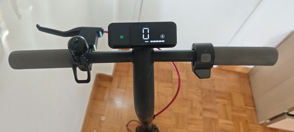 Trotinete NAVEE v25