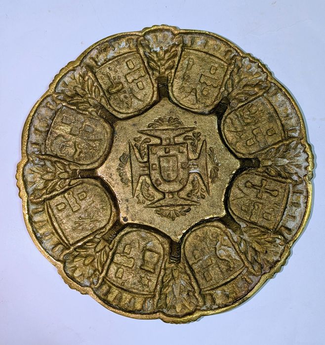 Prato com os Brasões das antigas colónias Portuguesas em bronze