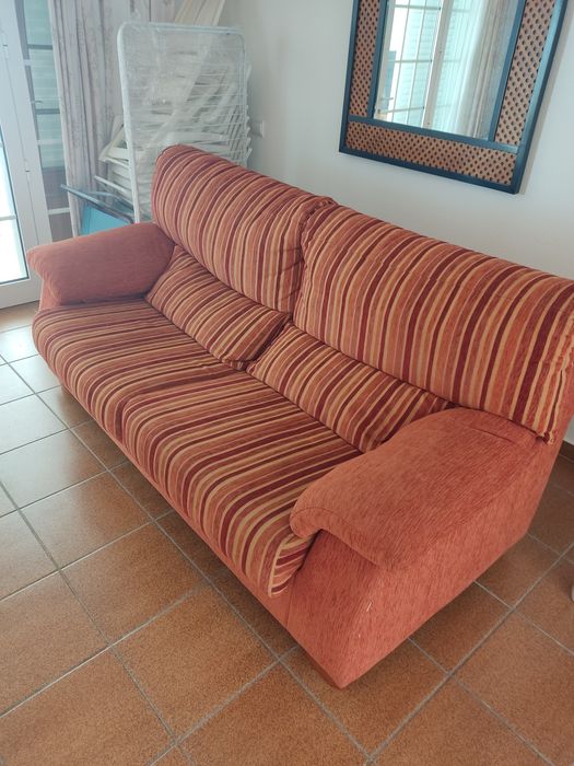 Sofá de três lugares