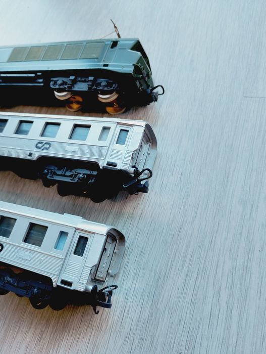 Locomotiva Lima BB 15002 + 2  carruagens inox H0 1:87