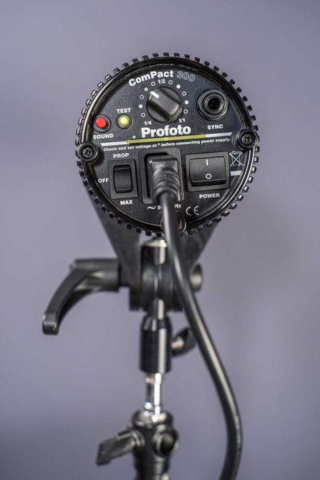 2 flashes Profoto Compact 300