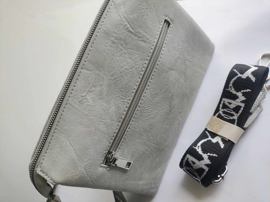 Szara torebka listonoszka